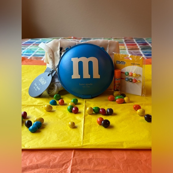 M&M’S KATE SPADE NEW YORK CHAIN COIN PURSE - Picture 3 of 16